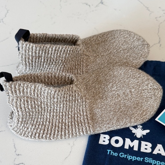Bombas Gripper Slippers in Taupe Women’s X-Small - Picture 3 of 11